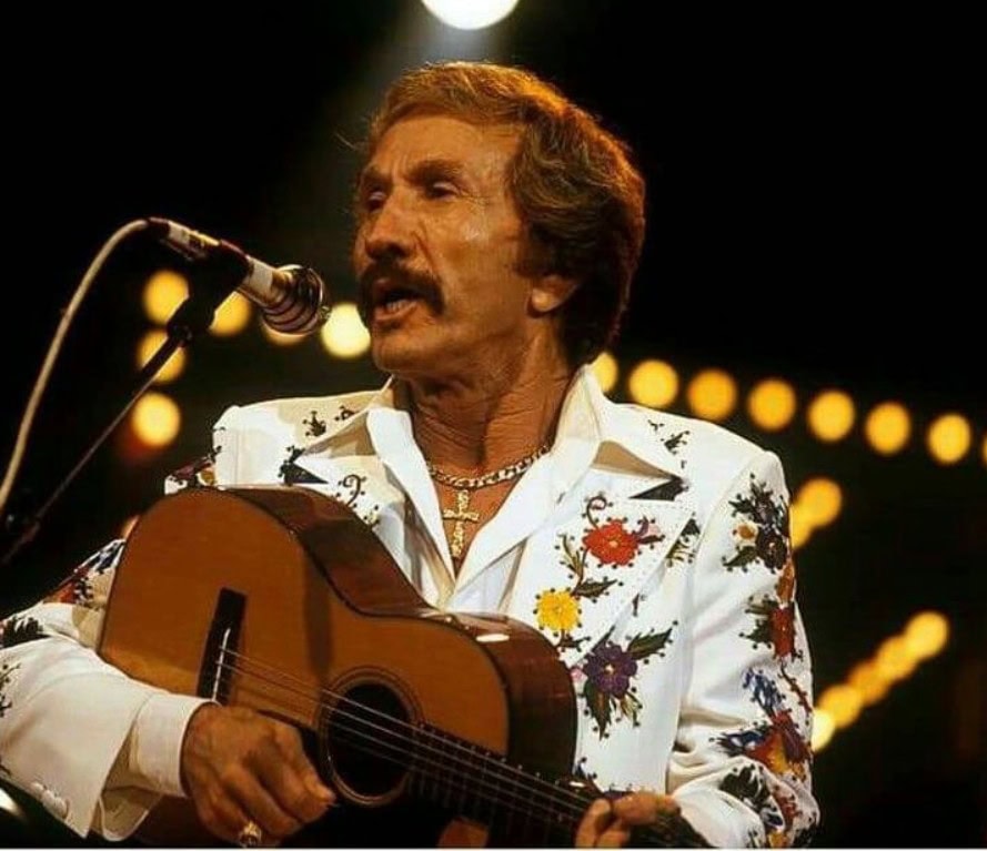 marty-robbins-performs-big-iron-in-austin-texas-in-1979-20250329-135522