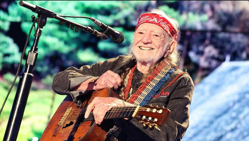 willie-nelson-on-the-road-again-1980-20250222-135335